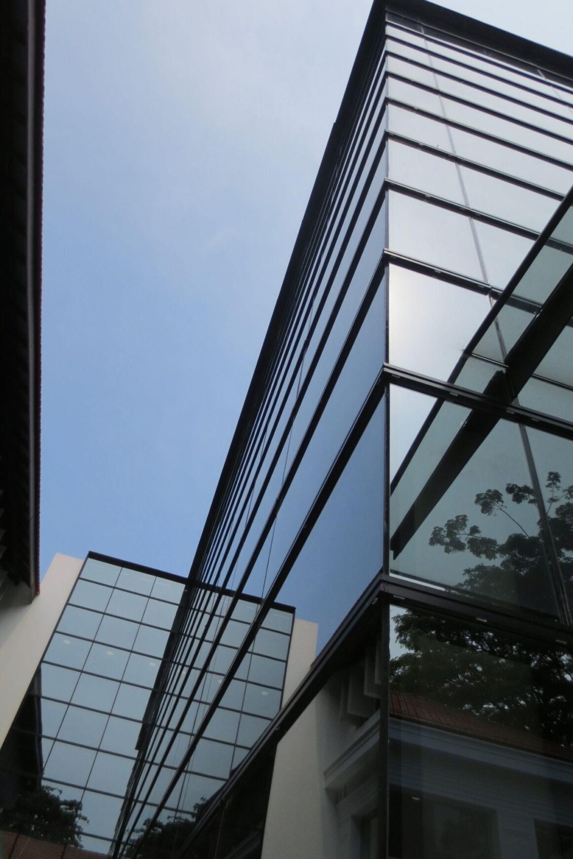 Is Glass a Sustainable Choice for Buildings? Examining the